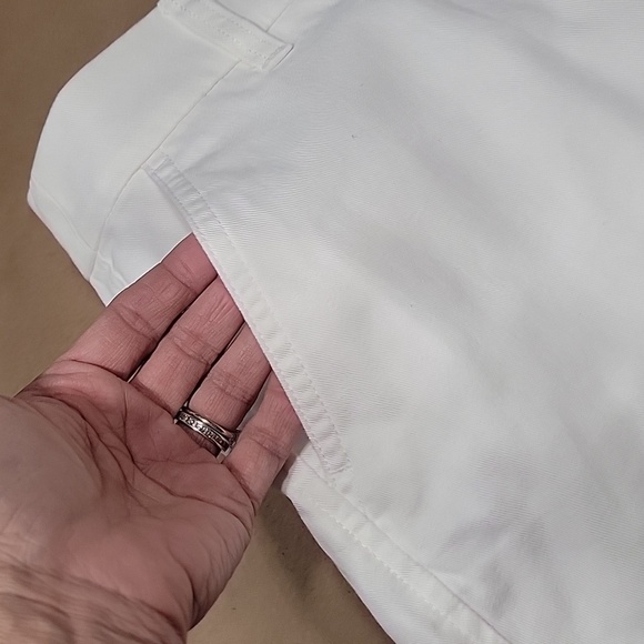 J. Crew Size 6 White Shorts, Excellent Used Condition.  100% Cotton - Picture 8 of 11